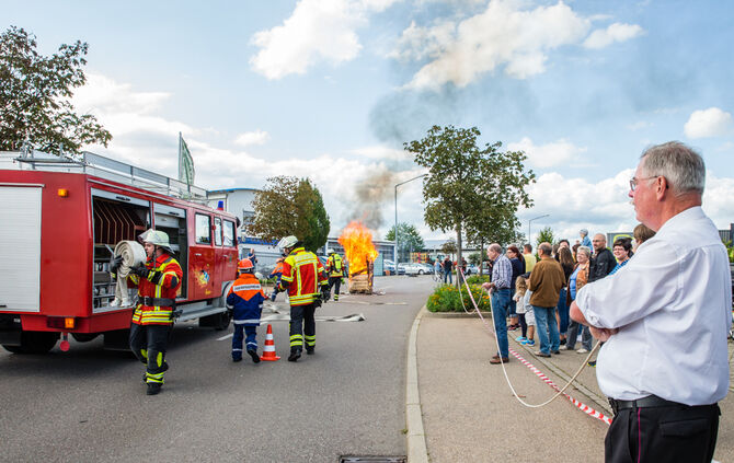 Die Feuerwehr zeigt ihr Können - Bild 06_8