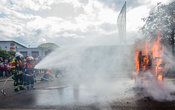 Die Feuerwehr zeigt ihr Können - Bild 07_9