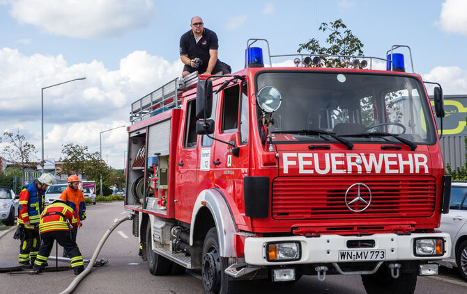 Die Feuerwehr zeigt ihr Können - Bild 10_11