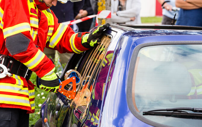 Die Feuerwehr zeigt ihr Können - Bild 13_14