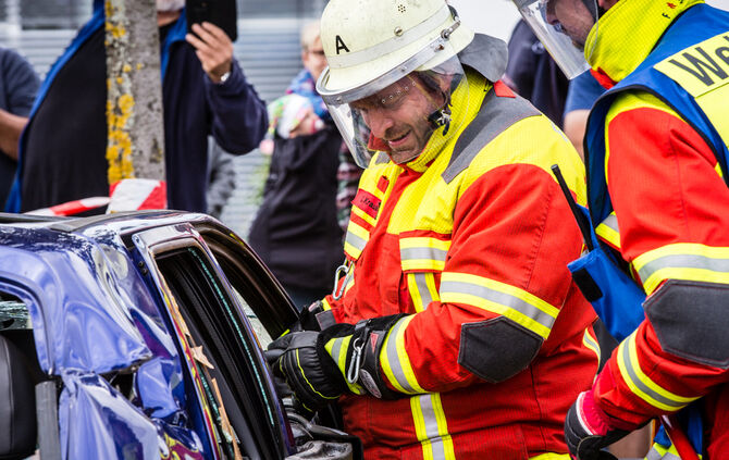 Die Feuerwehr zeigt ihr Können - Bild 28_29