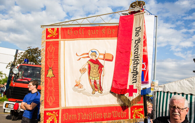 Die Feuerwehr zeigt ihr Können - Bild 34_35