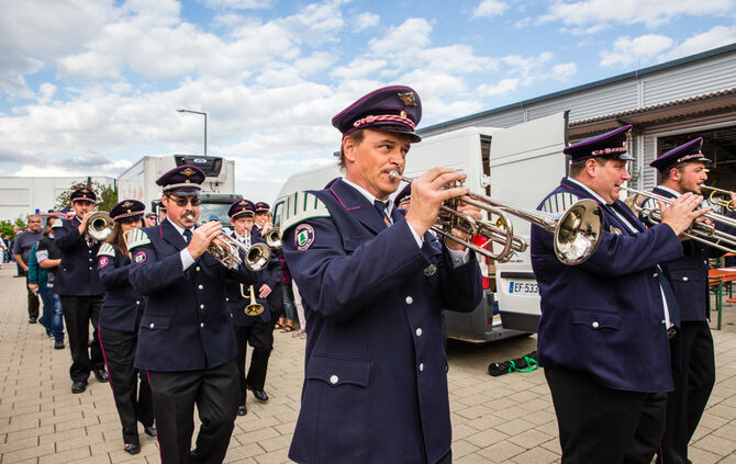 Die Feuerwehr zeigt ihr Können - Bild 42_43