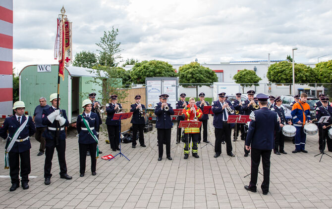 Die Feuerwehr zeigt ihr Können - Bild 45_46