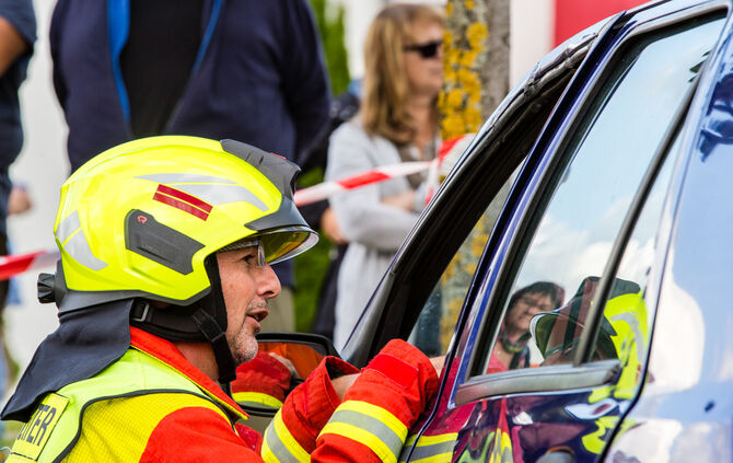 Die Feuerwehr zeigt ihr Können - Bild 51_52