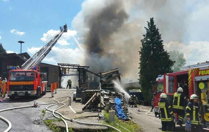 Großbrand im Industriegebiet Burgstall_0