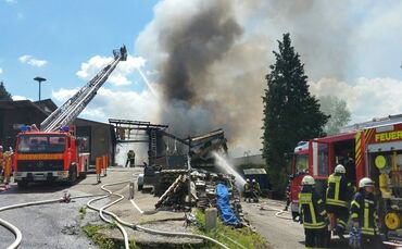 Großbrand im Industriegebiet Burgstall_0