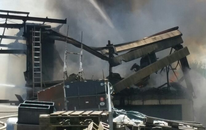 Großbrand im Industriegebiet Burgstall_3