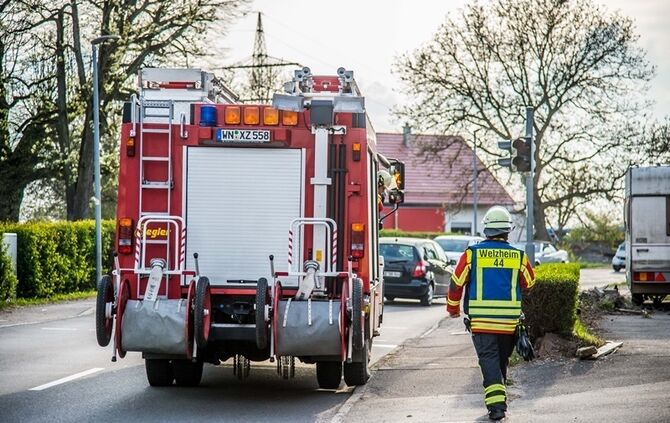 Vorfahrtsunfall fordert eine Verletzte und sorgt fuer Verkehrschaos - Bild 06_5