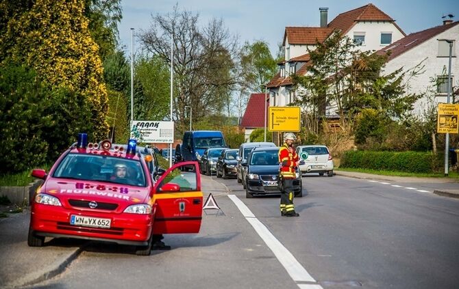 Vorfahrtsunfall fordert eine Verletzte und sorgt fuer Verkehrschaos - Bild 07_6