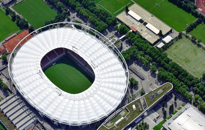 Neues Stadiondach Mercedes-Benz Arena_1