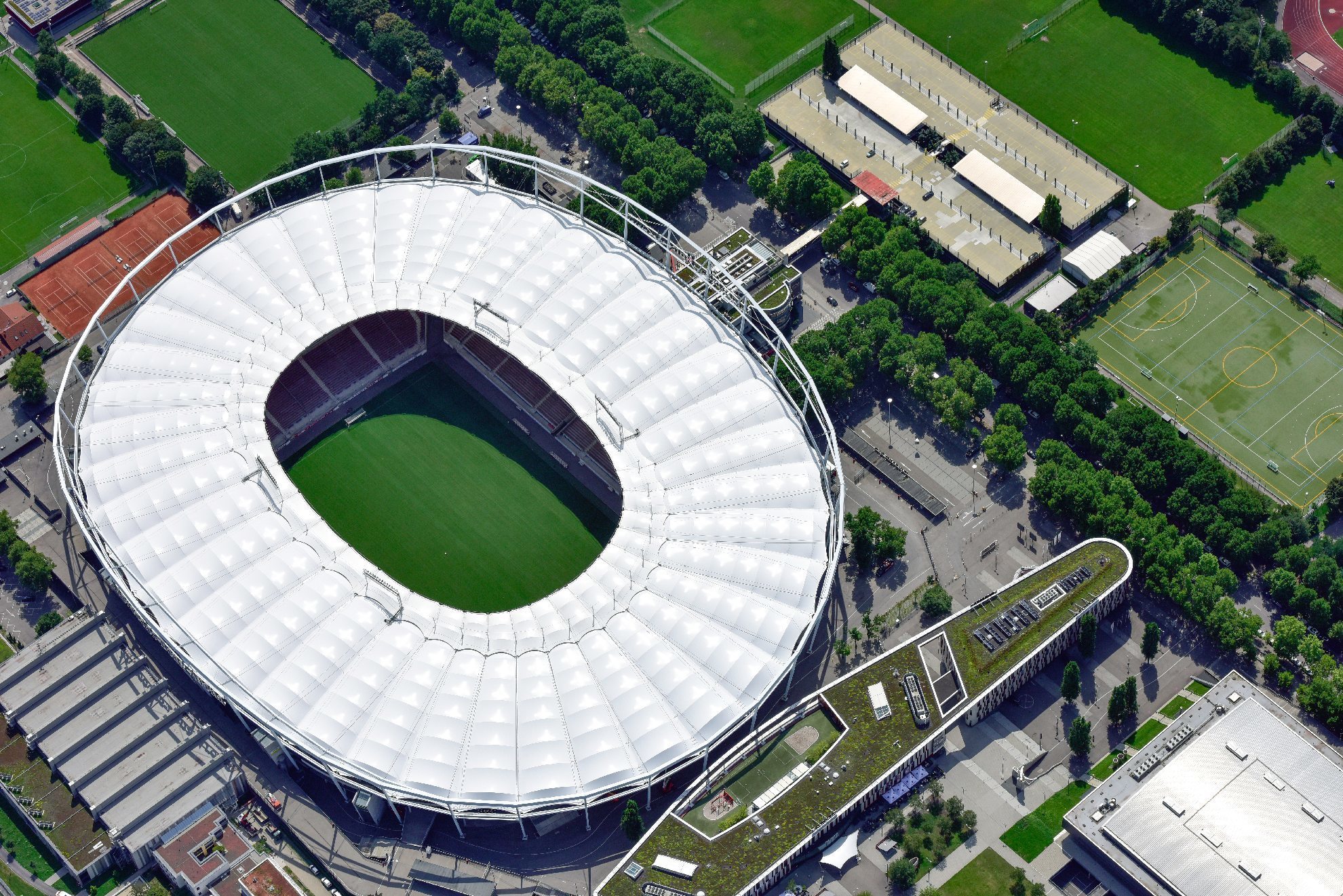 Neuer Glanz Fur Die Mercedes Benz Arena Vfb Stuttgart Zeitungsverlag Waiblingen