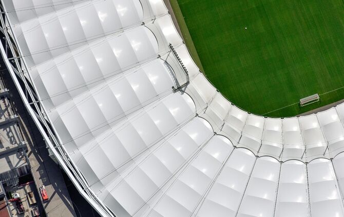 Neues Stadiondach Mercedes-Benz Arena_2