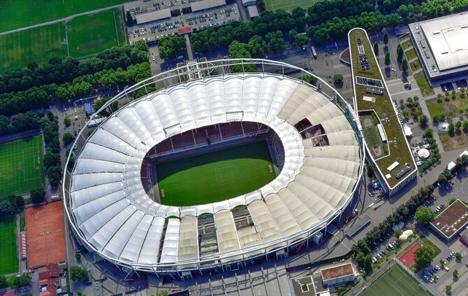 Neuer Glanz Fur Die Mercedes Benz Arena Vfb Stuttgart Zeitungsverlag Waiblingen