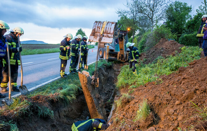 Hund steckt im Rohr fest - Bild 19_4