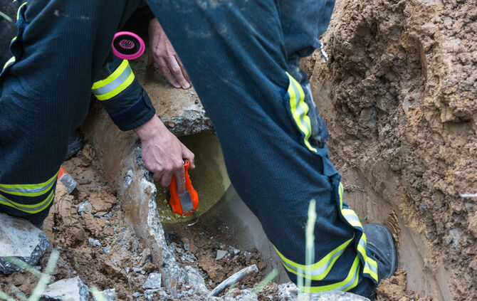 Hund steckt im Rohr fest - Bild 14_9