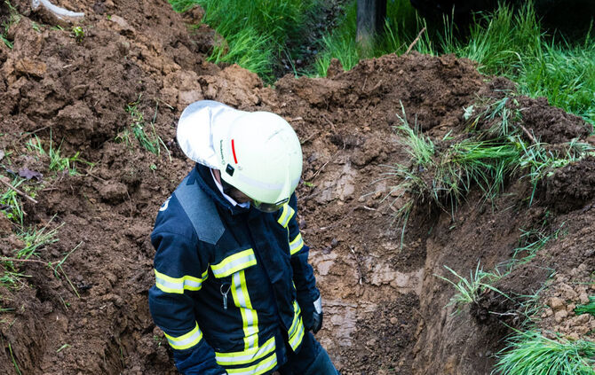 Hund steckt im Rohr fest - Bild 13_10