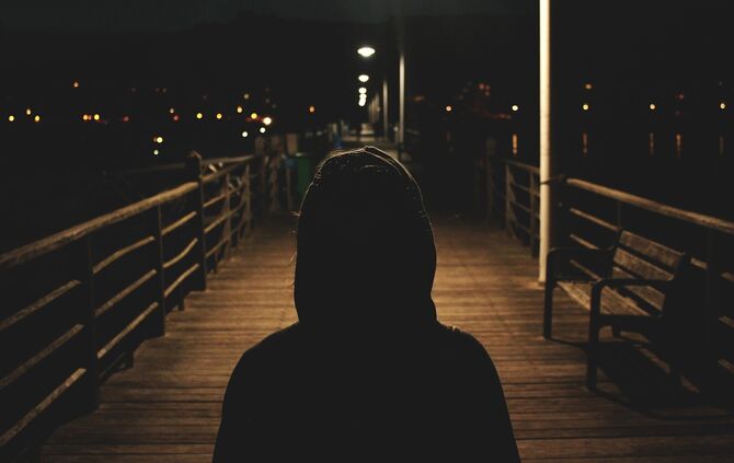 Frau Anonym Symbol Symbolbild Symbolfoto Rechte Gewalt