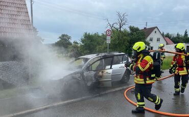 Feuerwehreinsatz Breitenfürst Fahrzeugbrand