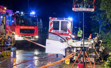 Schwerer Unfall - Fahrer erheblich eingeklemmt, Obere Bahnhofstr., Backnang, 09.07.2021.