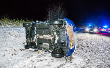 Unfall auf Schneeglätte - Bild 04_0