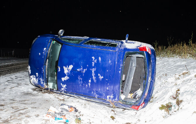 Unfall auf Schneeglätte - Bild 02_6