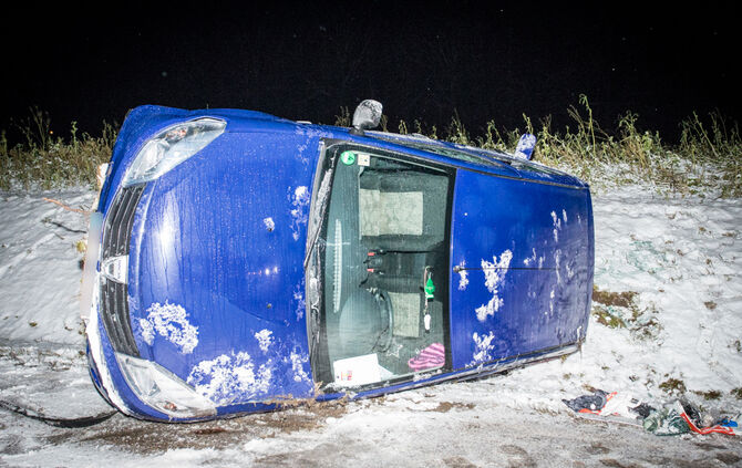 Unfall auf Schneeglätte - Bild 01_7