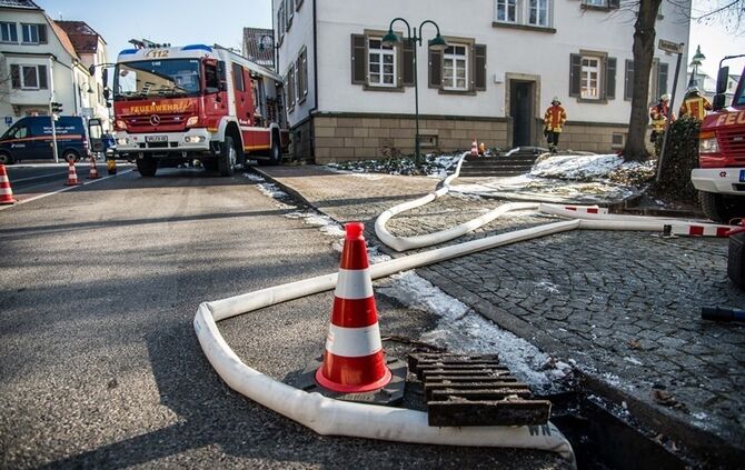 Keller der Kunstschule 5 Meter unter Wasser - Feuerwehr muss abpumpen - Bild 09_8