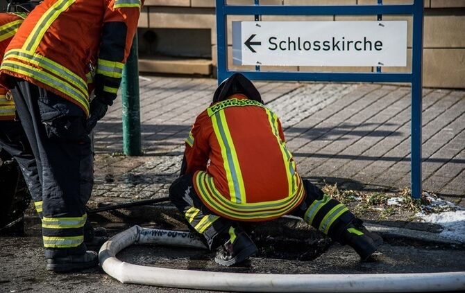 Keller der Kunstschule 5 Meter unter Wasser - Feuerwehr muss abpumpen - Bild 15_14