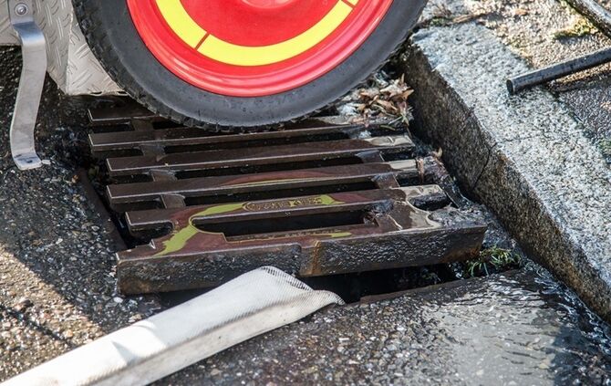 Keller der Kunstschule 5 Meter unter Wasser - Feuerwehr muss abpumpen - Bild 18_17