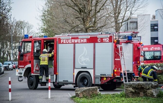Essen auf dem Herd ruft Feuerwehr auf den Plan - 1 Verletzter - Bild 02_0