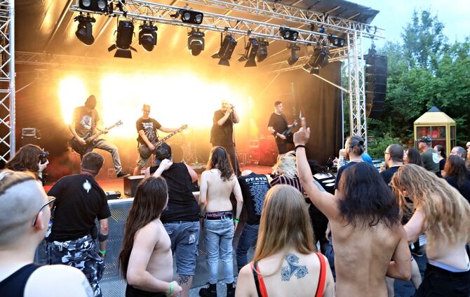 Mindead Silence can wait