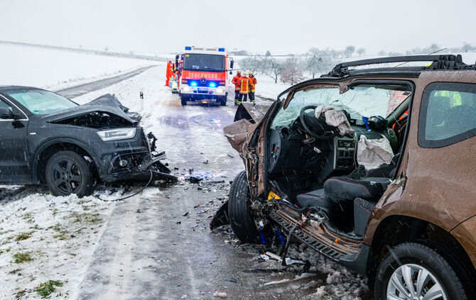 Unfall Burgstetten Erbstetten Maubach Verletzte Feuerwehr Rettungswagen Notarzt_4