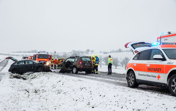 Unfall Burgstetten Erbstetten Maubach Verletzte Feuerwehr Rettungswagen Notarzt_5