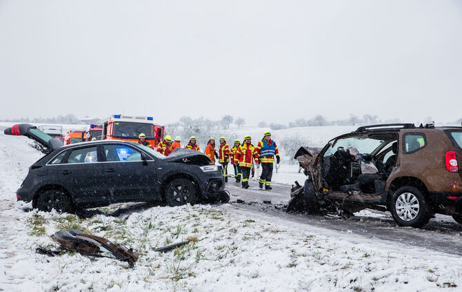 Unfall Burgstetten Erbstetten Maubach Verletzte Feuerwehr Rettungswagen Notarzt_6