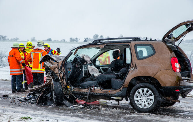 Unfall Burgstetten Erbstetten Maubach Verletzte Feuerwehr Rettungswagen Notarzt_8