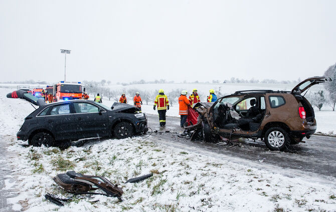 Unfall Burgstetten Erbstetten Maubach Verletzte Feuerwehr Rettungswagen Notarzt_9