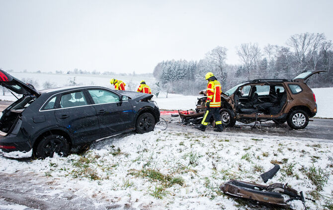 Unfall Burgstetten Erbstetten Maubach Verletzte Feuerwehr Rettungswagen Notarzt_10