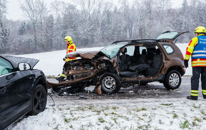 Unfall Burgstetten Erbstetten Maubach Verletzte Feuerwehr Rettungswagen Notarzt_11