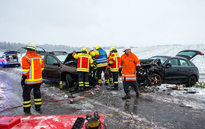Unfall Burgstetten Erbstetten Maubach Verletzte Feuerwehr Rettungswagen Notarzt_14