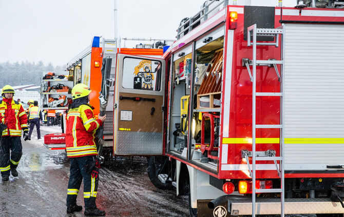 Unfall Burgstetten Erbstetten Maubach Verletzte Feuerwehr Rettungswagen Notarzt_17