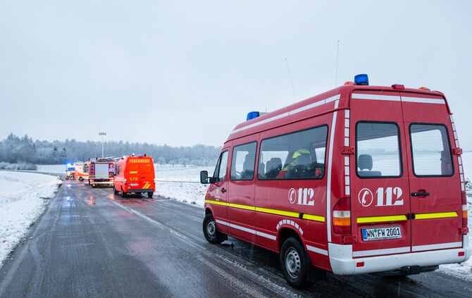 Unfall Burgstetten Erbstetten Maubach Verletzte Feuerwehr Rettungswagen Notarzt_18