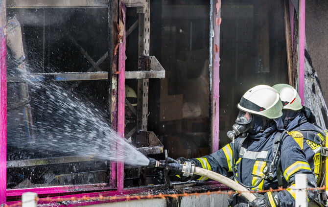 Brand in Chemiewerk - Bild 13_6