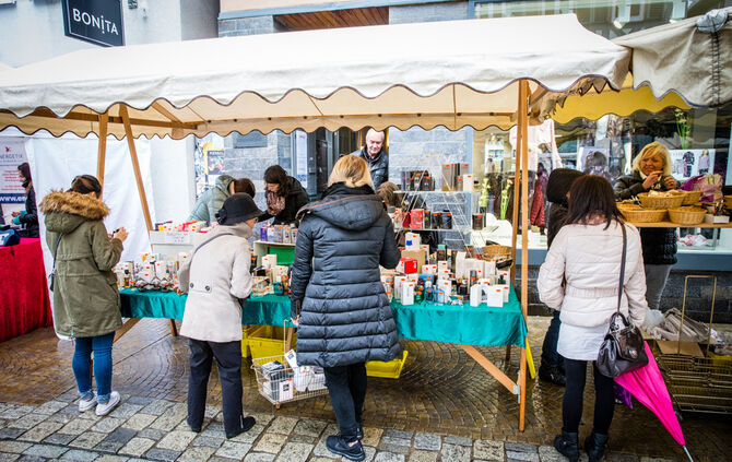 Stadtmarkt trotzt dem Wetter - Bild 15_15