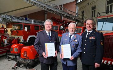 Feuerwehr Ehrenkreuz Baur Kubitza Winnenden Malteser Auszeichnung_0