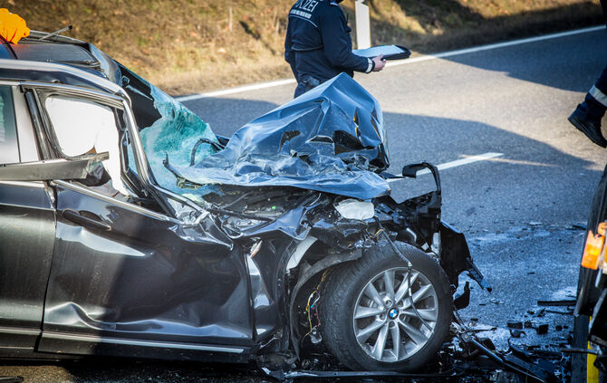 Autokran gegen Pkw - Bild 08_2