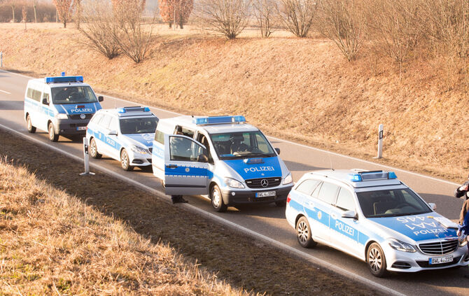 Autokran gegen Pkw - Bild 10_3