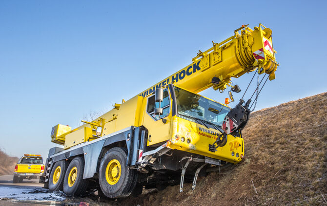 Autokran gegen Pkw - Bild 18_5