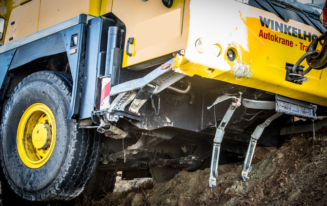 Autokran gegen Pkw - Bild 17_7