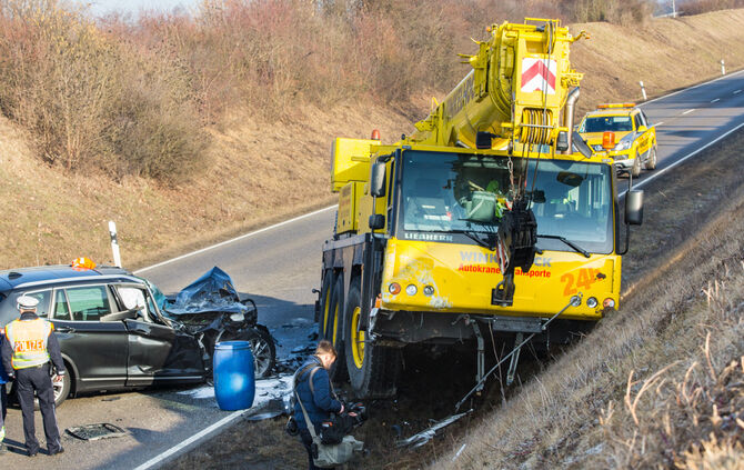 Autokran gegen Pkw - Bild 13_8